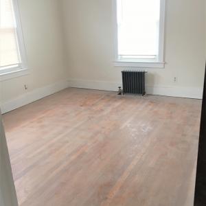 纽约客,你们排长龙看公展100万的一家庭房子,但这儿有个两家庭的房子,看到了吗?