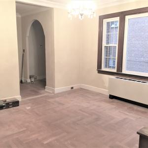 纽约客，你们排长龙看公展100万的一家庭房子，但这儿有个两家庭的房子，看到了吗？